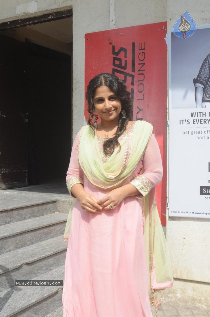 Celebs at Bobby Jasoos Trailer Launch - 32 / 102 photos