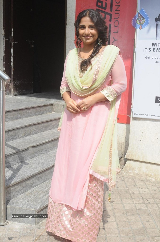 Celebs at Bobby Jasoos Trailer Launch - 43 / 102 photos