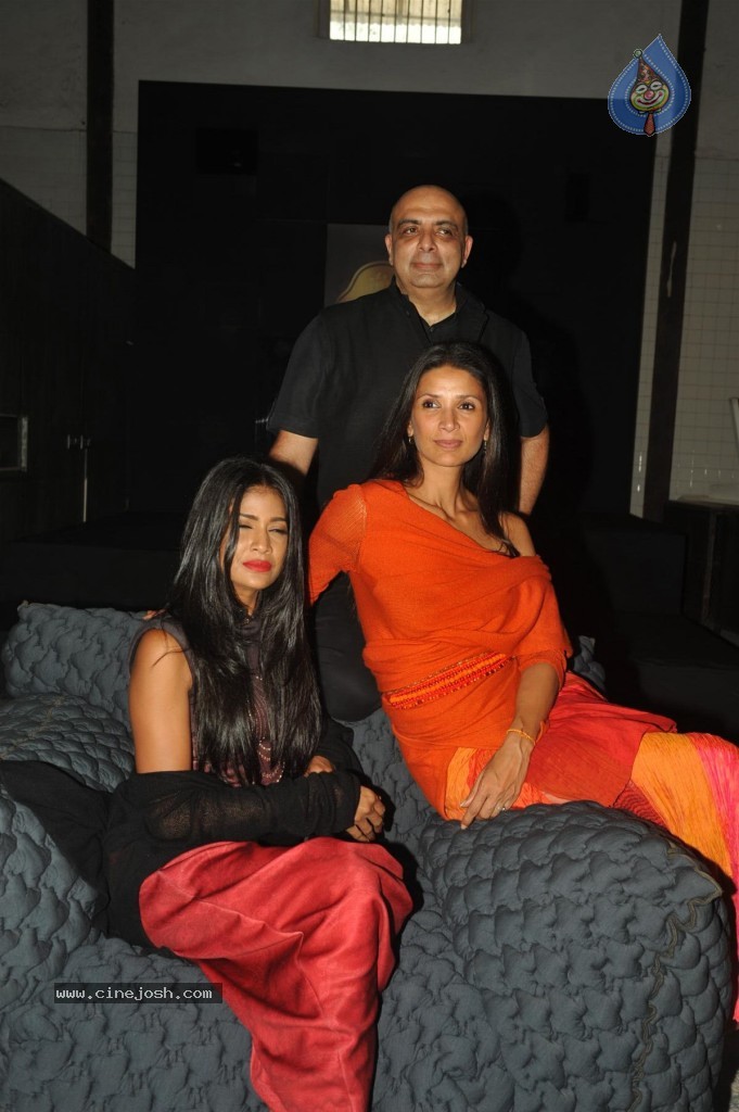 Celebs at BP Fashion Tour 2013 - 14 / 32 photos