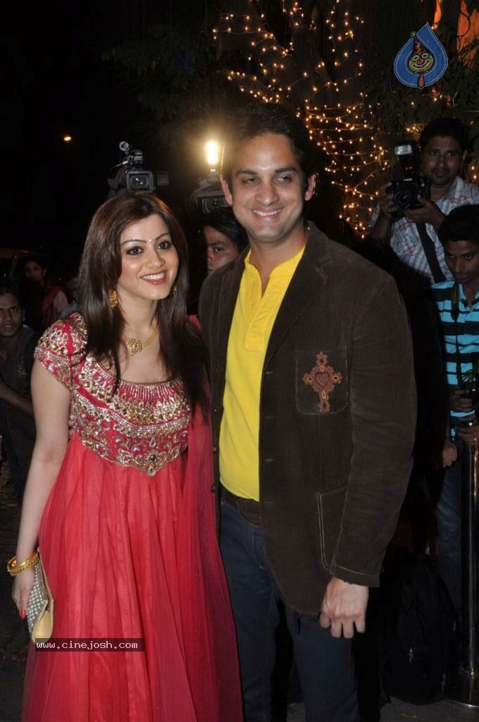 Celebs at Bunty Walia Wedding Reception - 38 / 85 photos