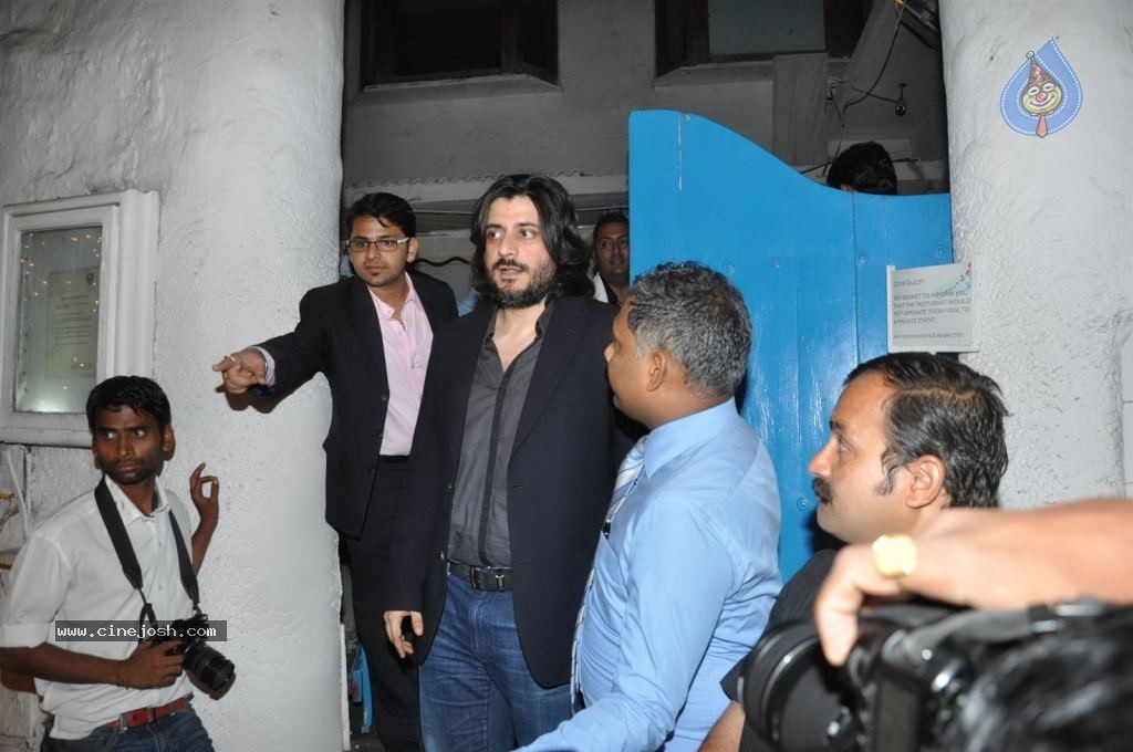 Celebs at Bunty Walia Wedding Reception - 60 / 85 photos