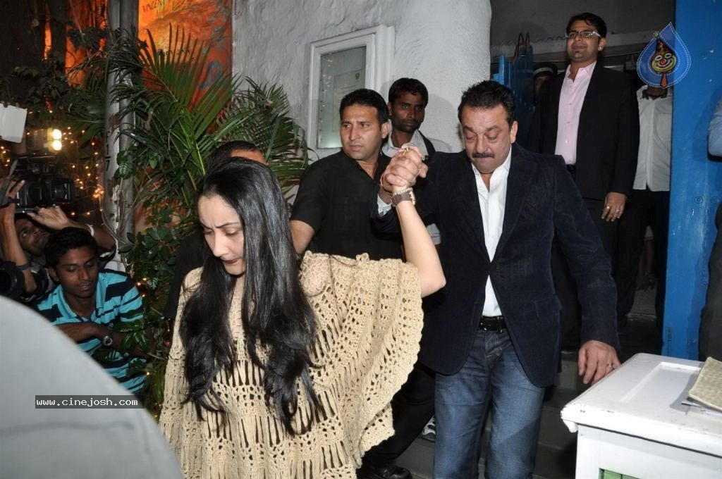 Celebs at Bunty Walia Wedding Reception - 75 / 85 photos