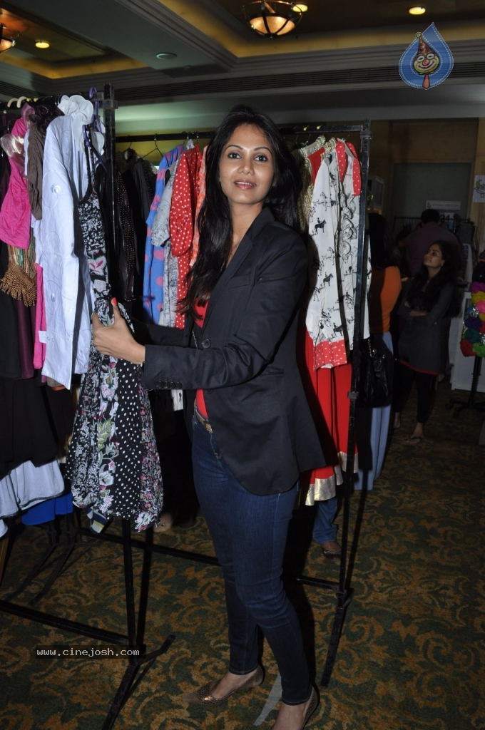 Celebs at Canvas Shopping Bazaar - 3 / 36 photos
