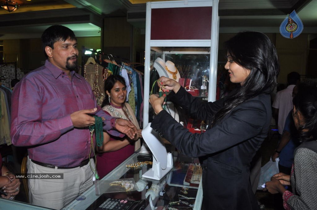 Celebs at Canvas Shopping Bazaar - 20 / 36 photos