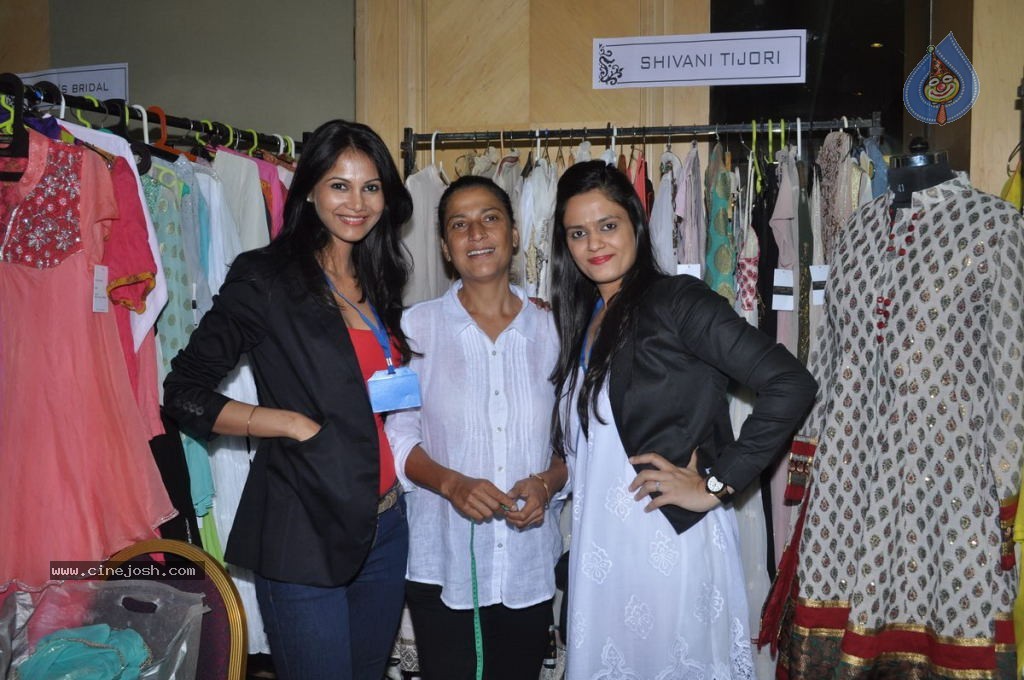 Celebs at Canvas Shopping Bazaar - 21 / 36 photos