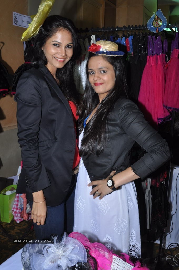 Celebs at Canvas Shopping Bazaar - 31 / 36 photos