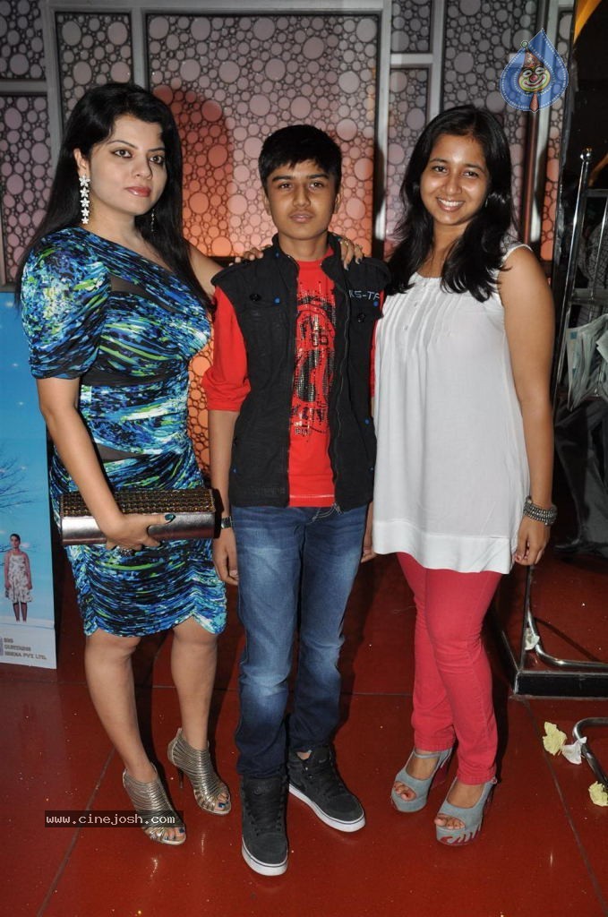 Celebs at Chutki Bajaa Ke Movie Premiere - 7 / 24 photos