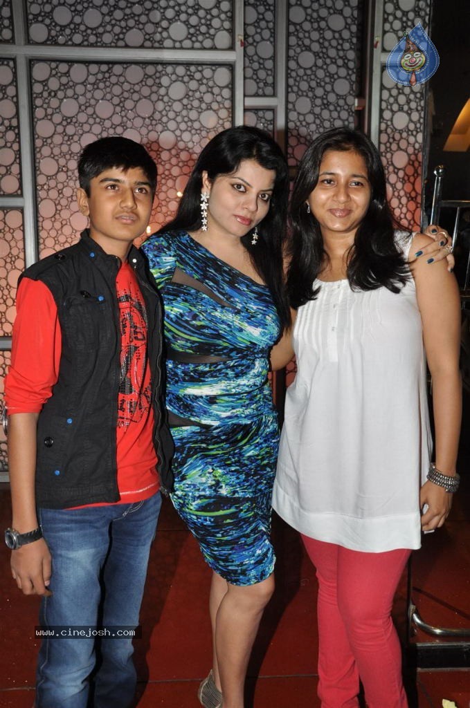 Celebs at Chutki Bajaa Ke Movie Premiere - 16 / 24 photos