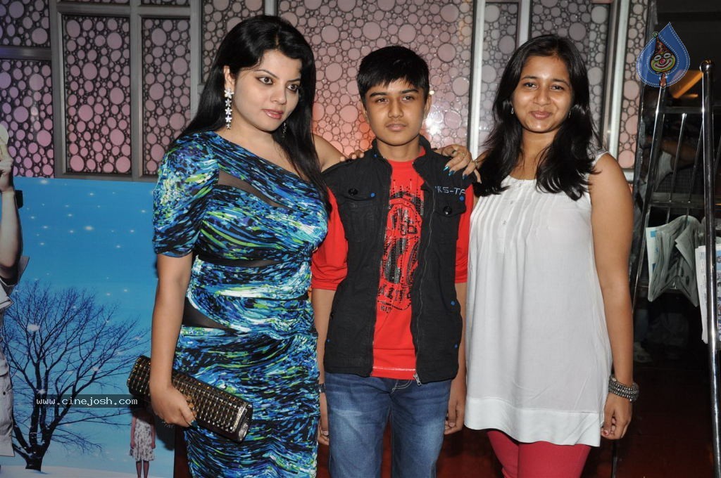 Celebs at Chutki Bajaa Ke Movie Premiere - 17 / 24 photos