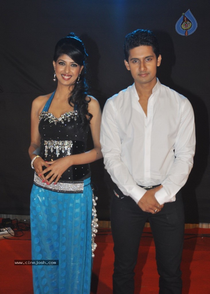 Celebs at CID Veerta Awards - 19 / 29 photos