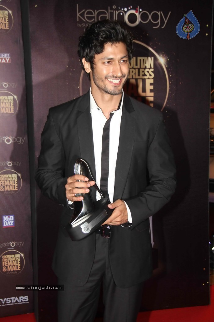 Bolly Celebs at Cosmopolitan Fun Fearless Awards - 51 / 112 photos