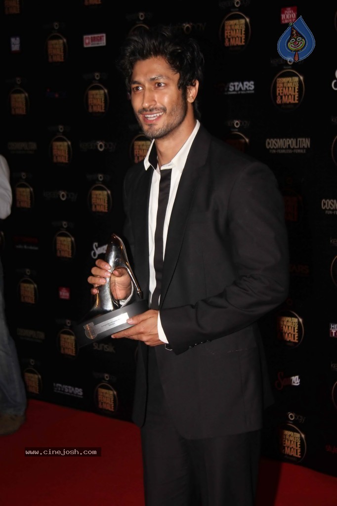 Bolly Celebs at Cosmopolitan Fun Fearless Awards - 83 / 112 photos