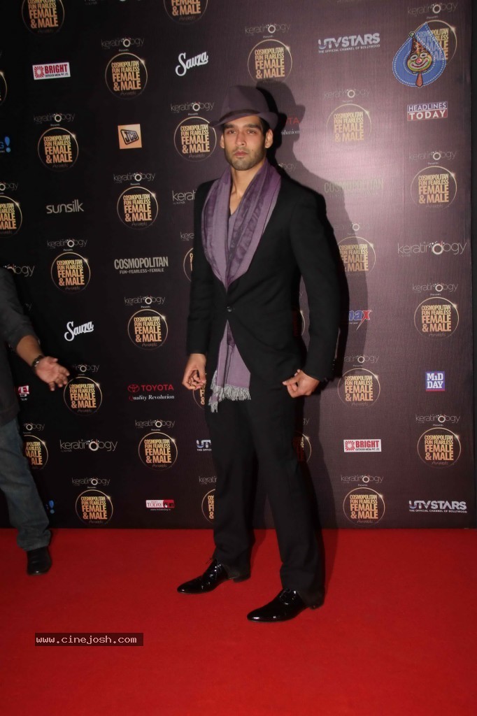 Bolly Celebs at Cosmopolitan Fun Fearless Awards - 100 / 112 photos