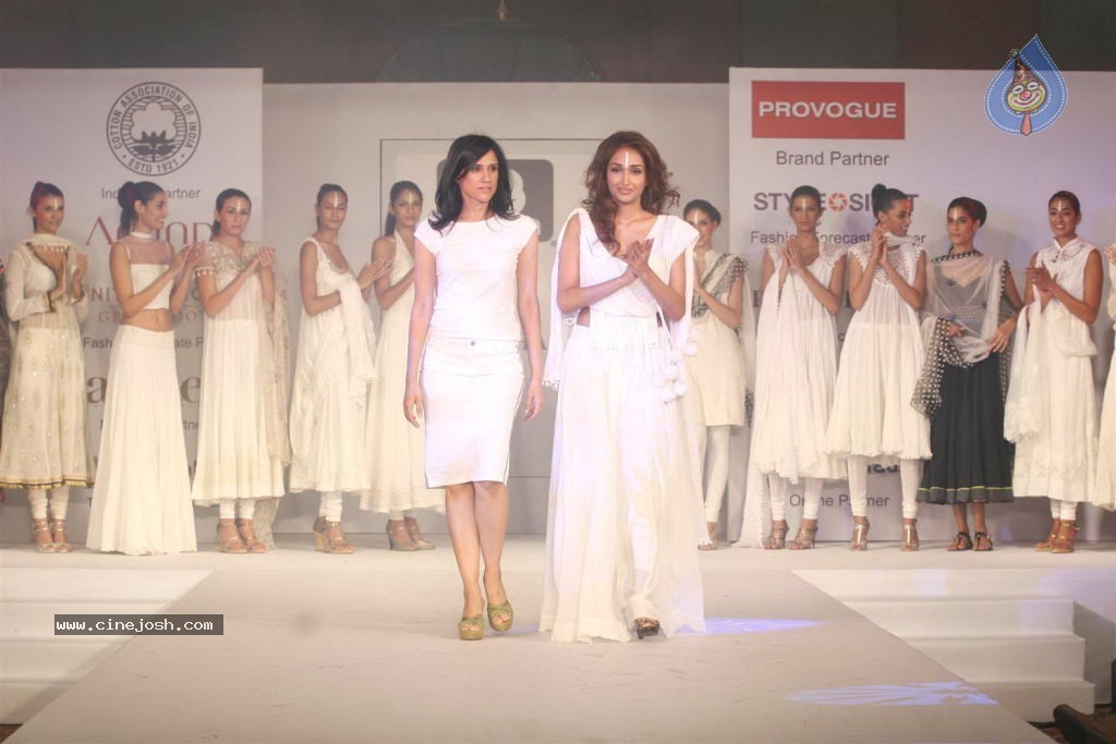 Celebs at Cottonscape Fashion Show - 23 / 76 photos