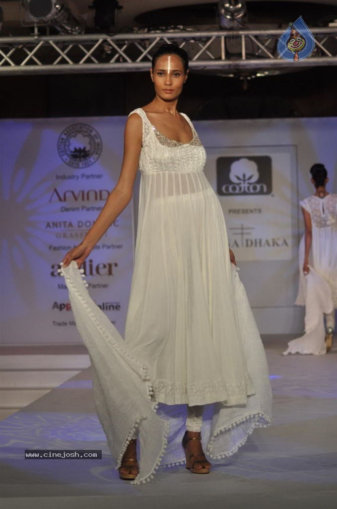 Celebs at Cottonscape Fashion Show - 40 / 76 photos