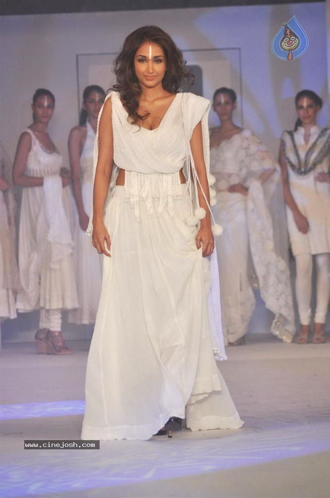 Celebs at Cottonscape Fashion Show - 48 / 76 photos