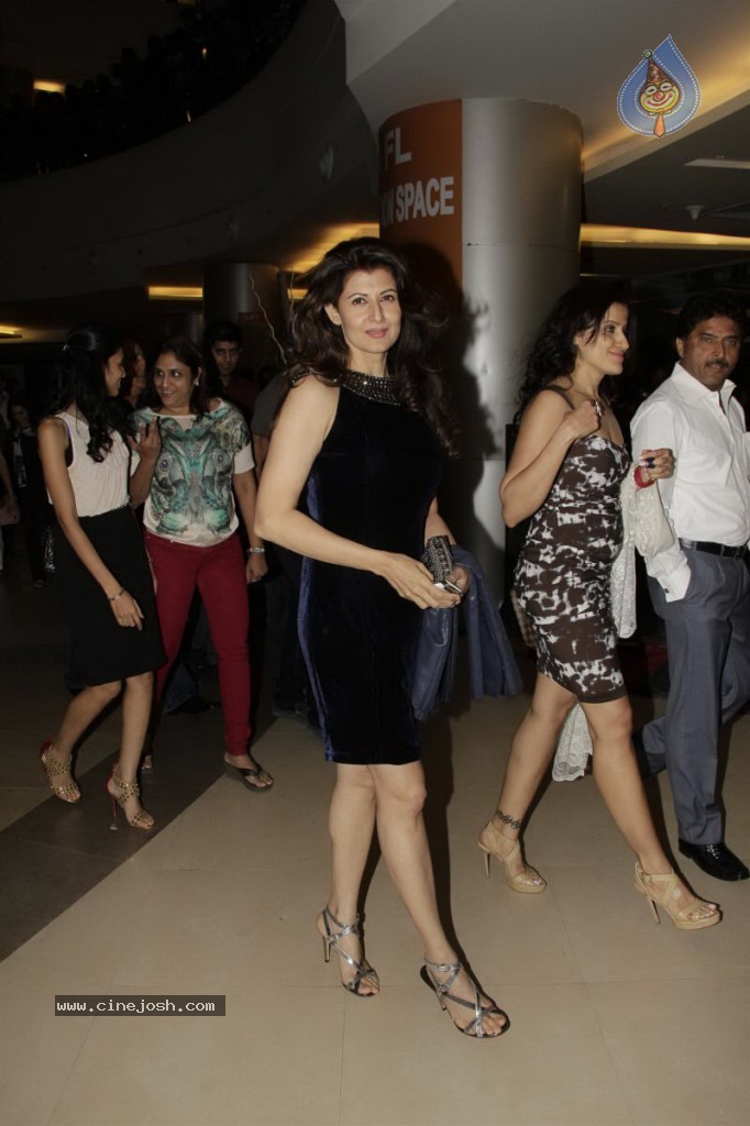 Celebs at Dabangg 2 Premiere Show - 14 / 82 photos