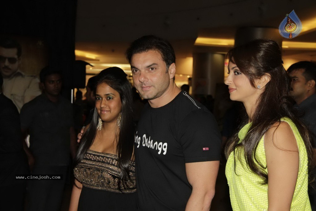 Celebs at Dabangg 2 Premiere Show - 66 / 82 photos