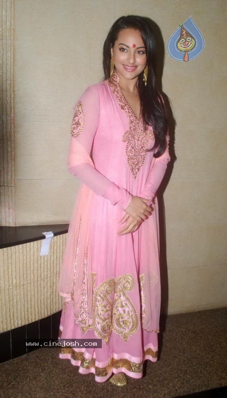 Celebs at Dadasaheb Phalke Academy Awards - 27 / 126 photos