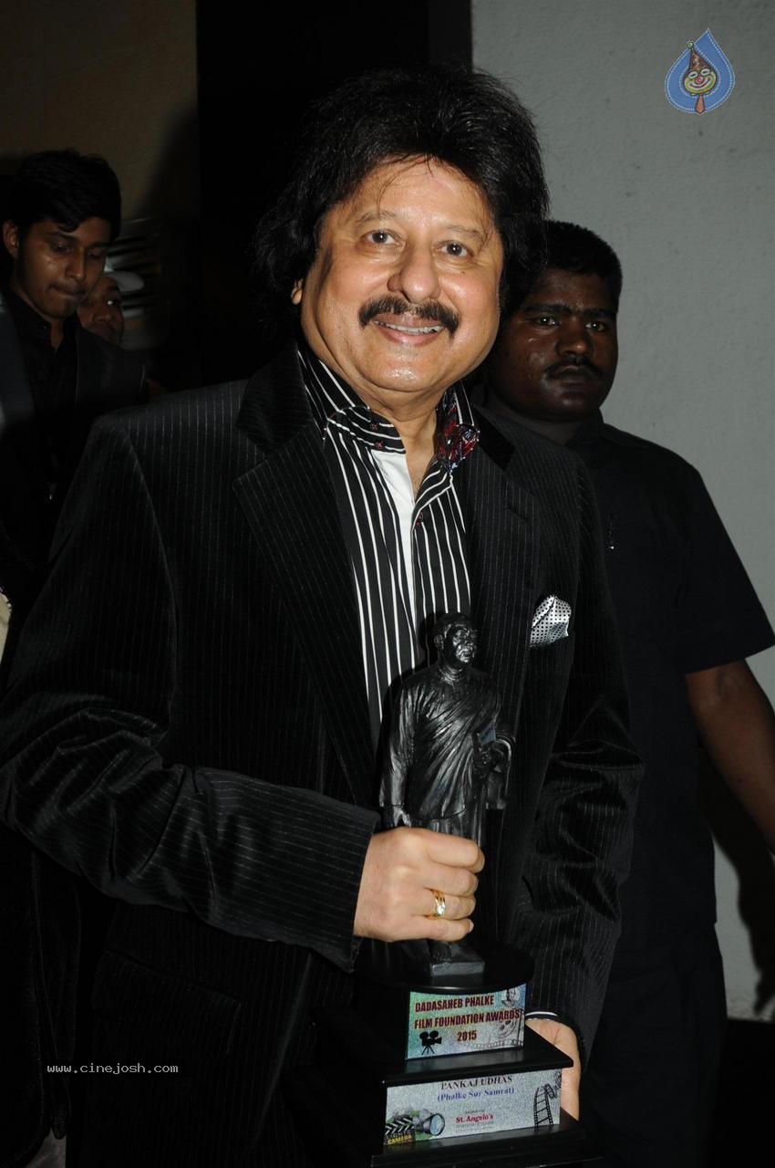 Celebs at Dadasaheb Phalke Film Foundation Awards 2015 - 28 / 113 photos
