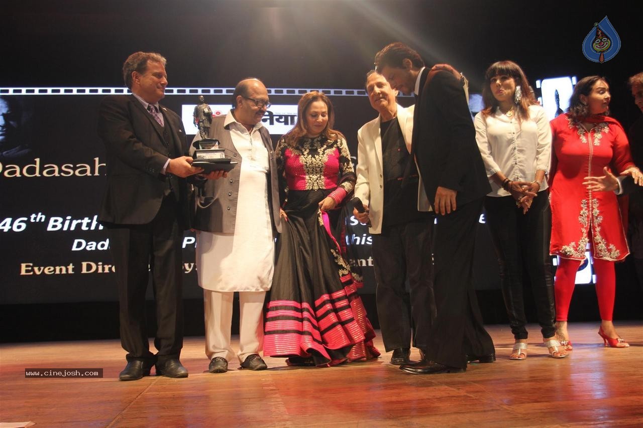 Celebs at Dadasaheb Phalke Film Foundation Awards 2015 - 29 / 113 photos