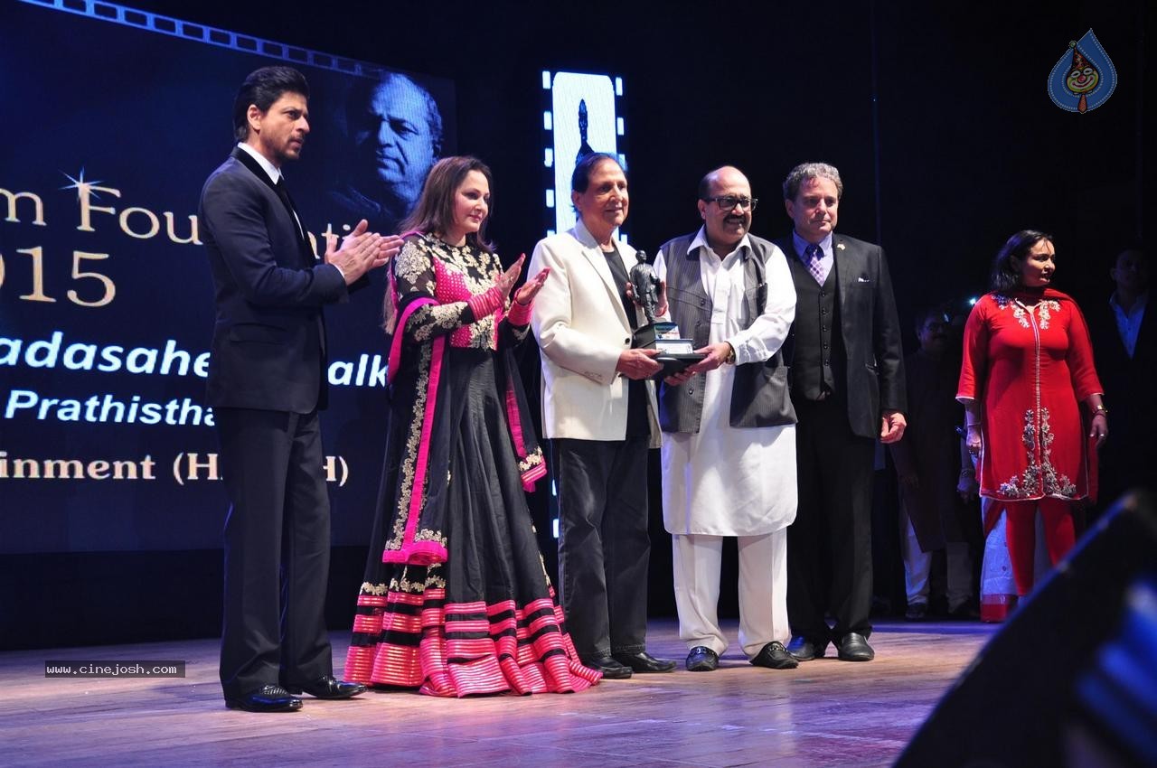 Celebs at Dadasaheb Phalke Film Foundation Awards 2015 - 57 / 113 photos