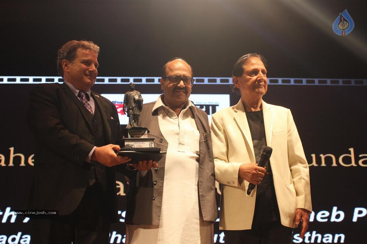 Celebs at Dadasaheb Phalke Film Foundation Awards 2015 - 79 / 113 photos