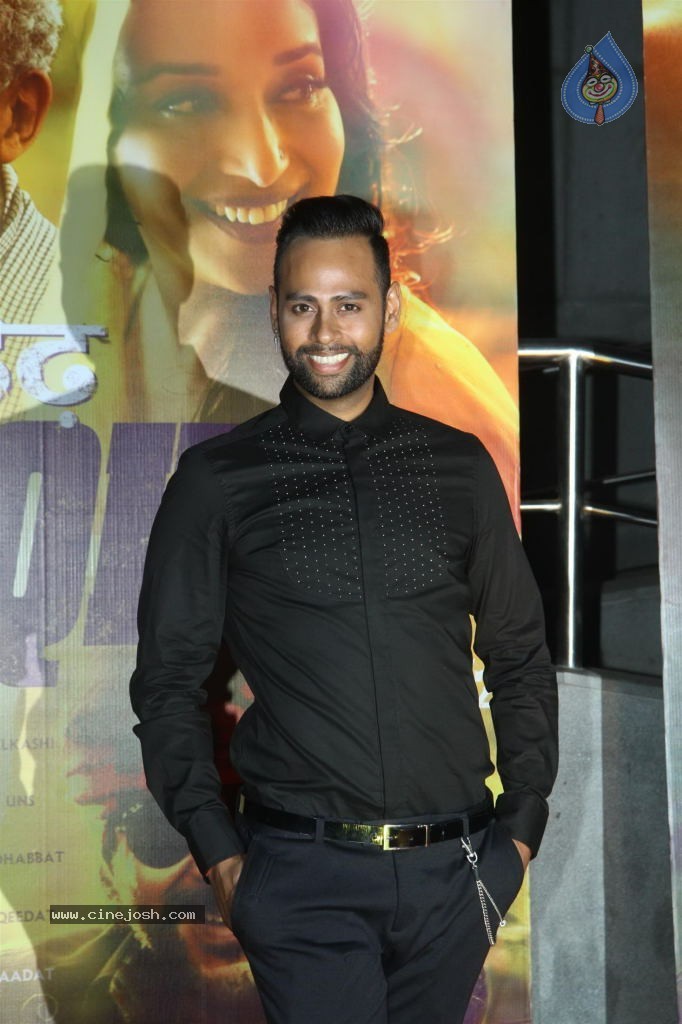 Celebs at Dedh Ishqiya Premiere - 16 / 74 photos