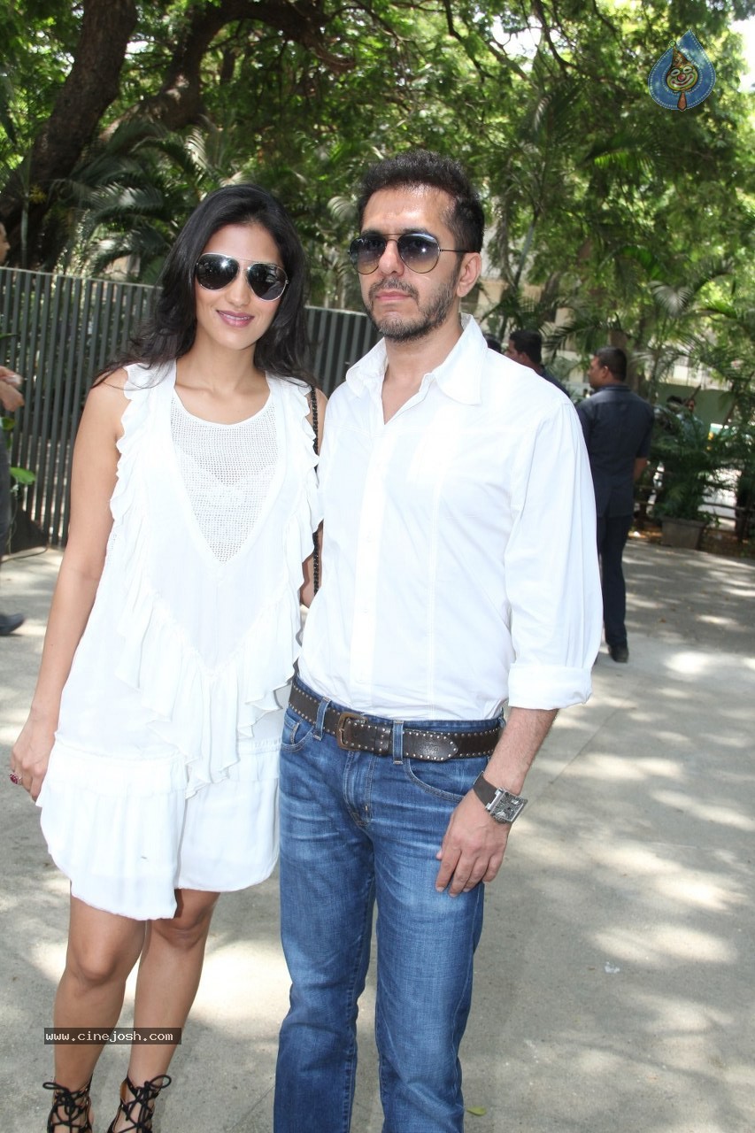 Celebs at Dil Dhadakne Do Film Music Launch - 25 / 160 photos