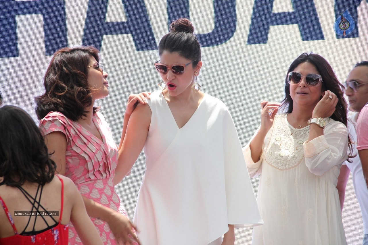 Celebs at Dil Dhadakne Do Film Music Launch - 50 / 160 photos