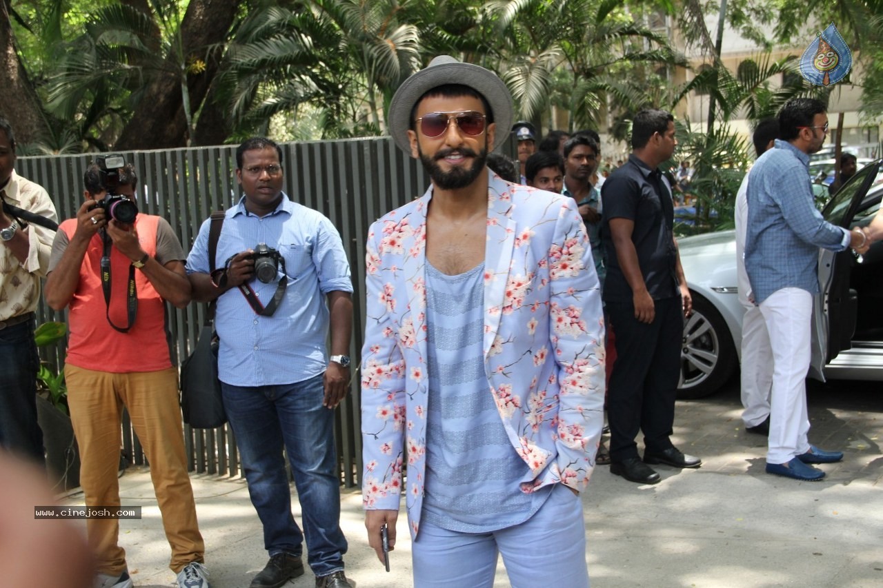 Celebs at Dil Dhadakne Do Film Music Launch - 52 / 160 photos