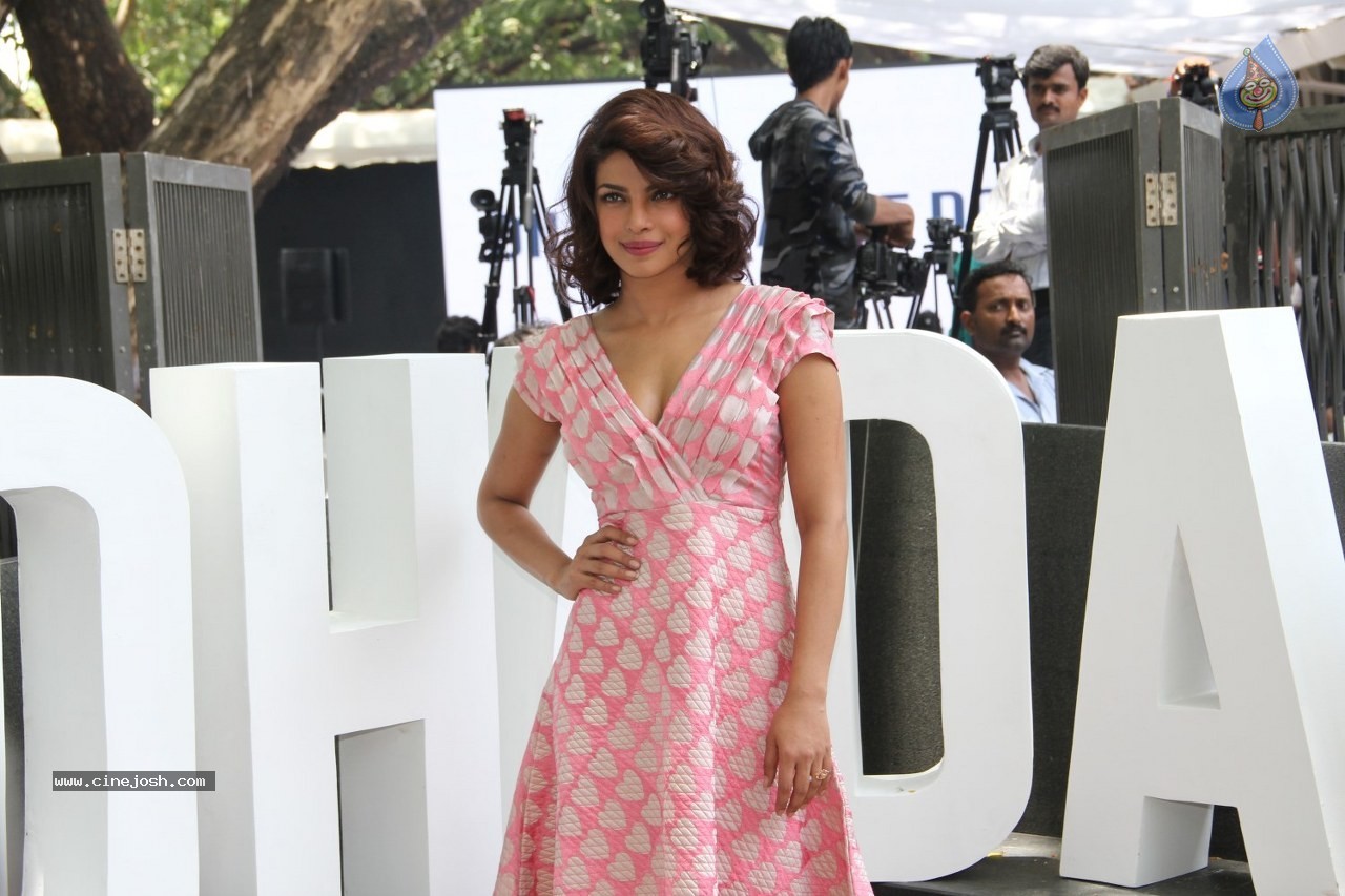 Celebs at Dil Dhadakne Do Film Music Launch - 96 / 160 photos