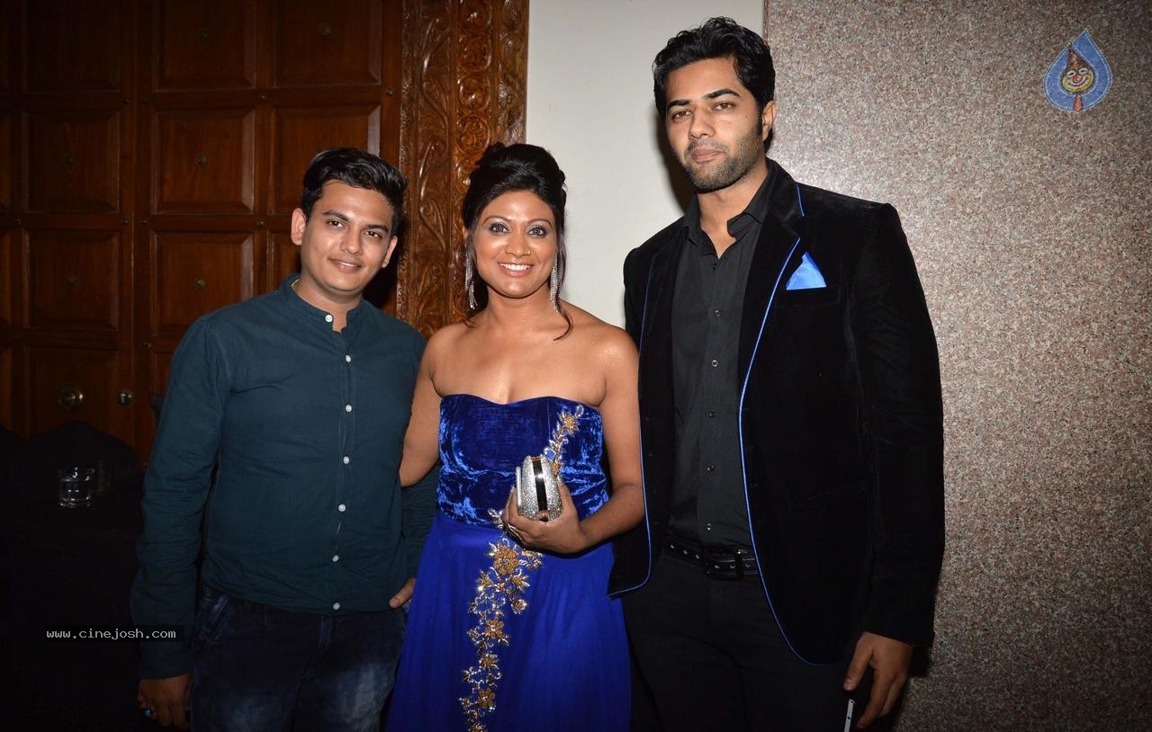 Celebs at Disha Birthday Party - 18 / 39 photos