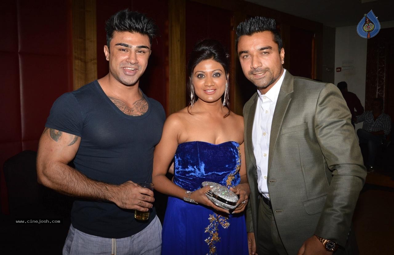 Celebs at Disha Birthday Party - 30 / 39 photos