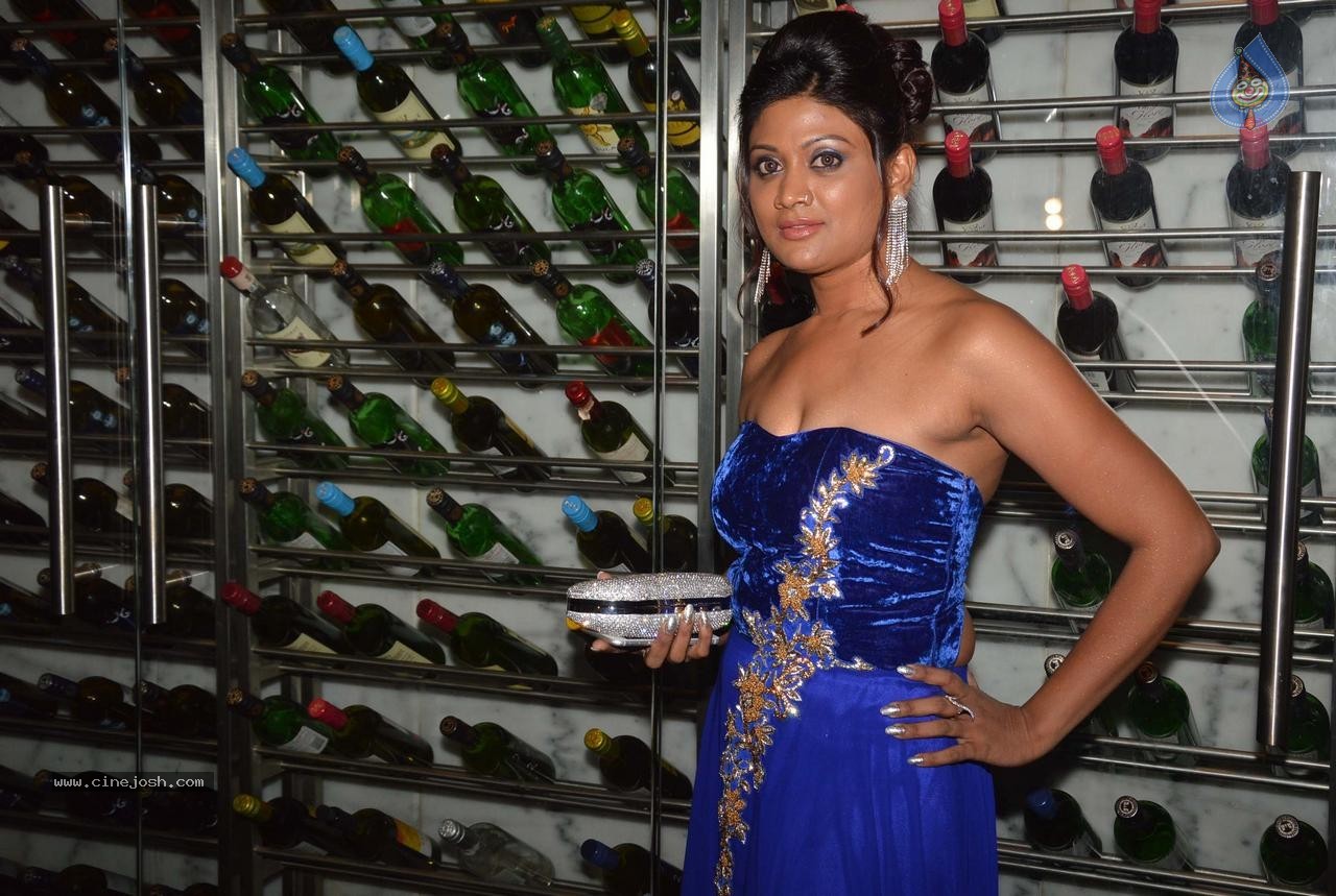 Celebs at Disha Birthday Party - 38 / 39 photos