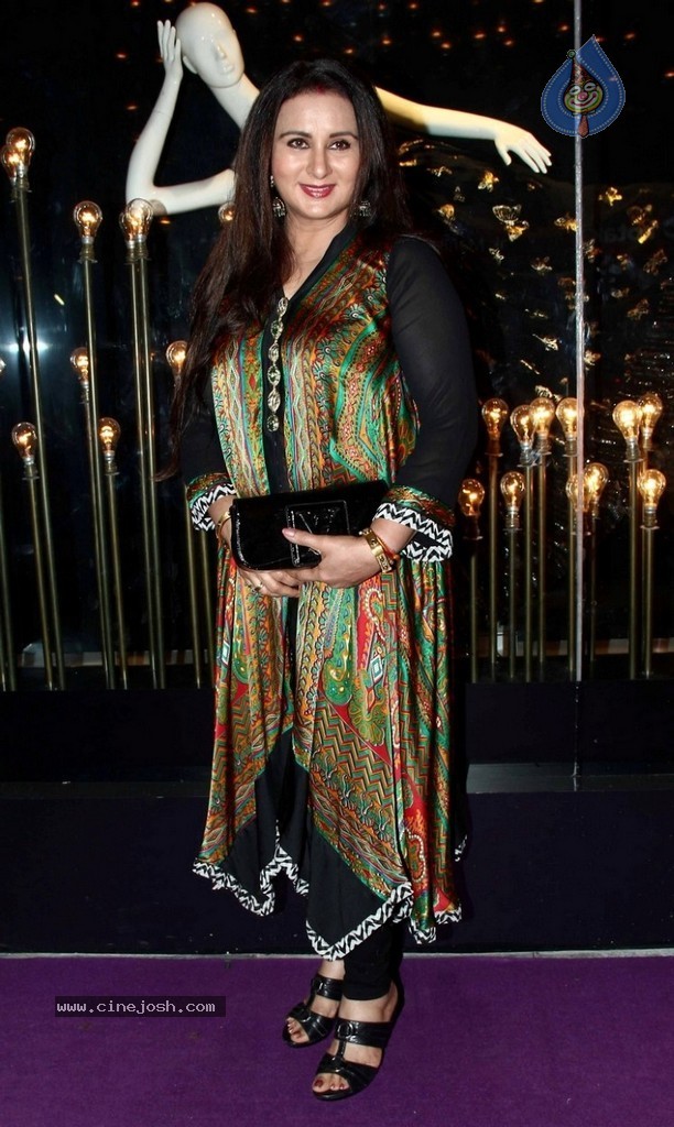 Celebs at Diva Ni Designer Store Launch - 21 / 23 photos