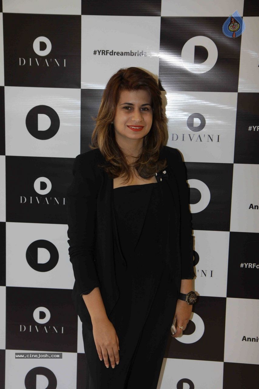 Celebs at Divani 1st Anniversary - 10 / 42 photos