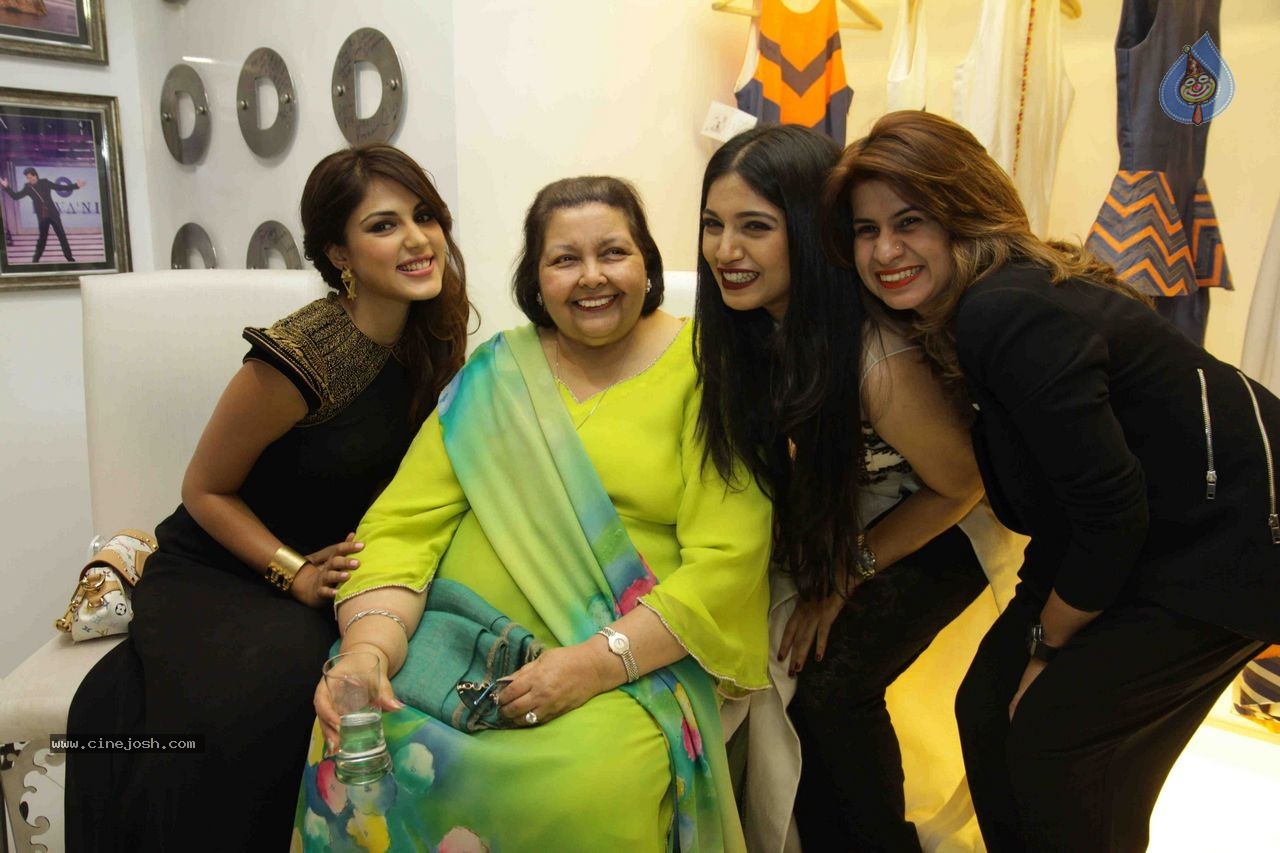Celebs at Divani 1st Anniversary - 15 / 42 photos