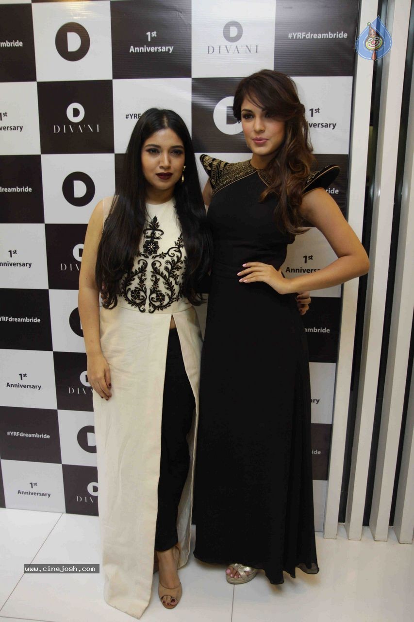 Celebs at Divani 1st Anniversary - 31 / 42 photos