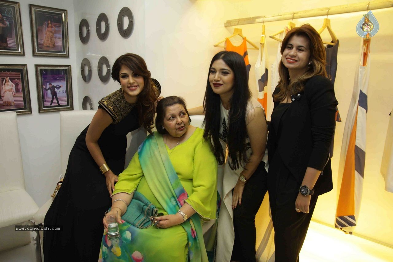 Celebs at Divani 1st Anniversary - 32 / 42 photos