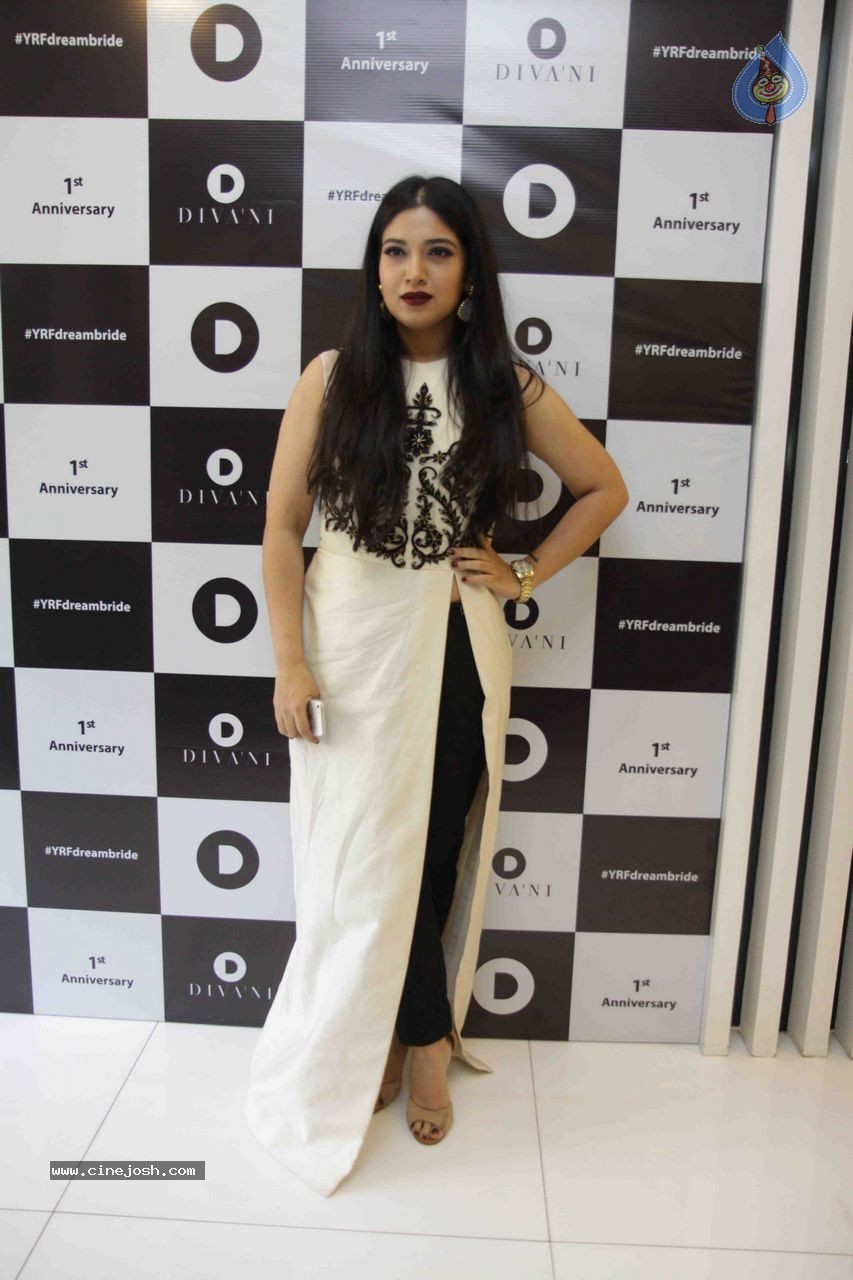 Celebs at Divani 1st Anniversary - 39 / 42 photos