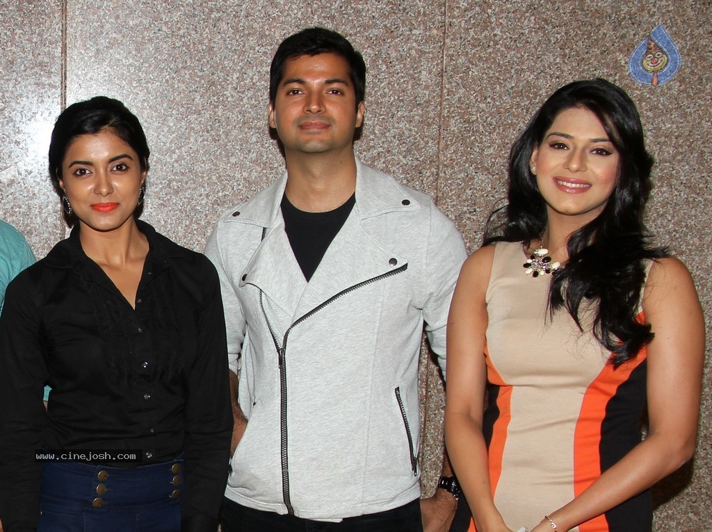 Celebs at Dr Seema Chaudhary n Nitin Chaudhary Art Show - 15 / 24 photos
