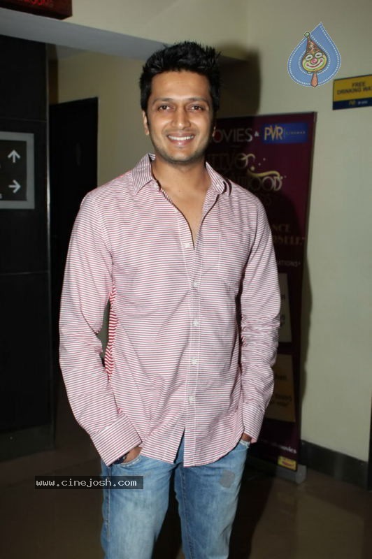 Celebs at Dum Maaro Dum Special Screening - 11 / 32 photos