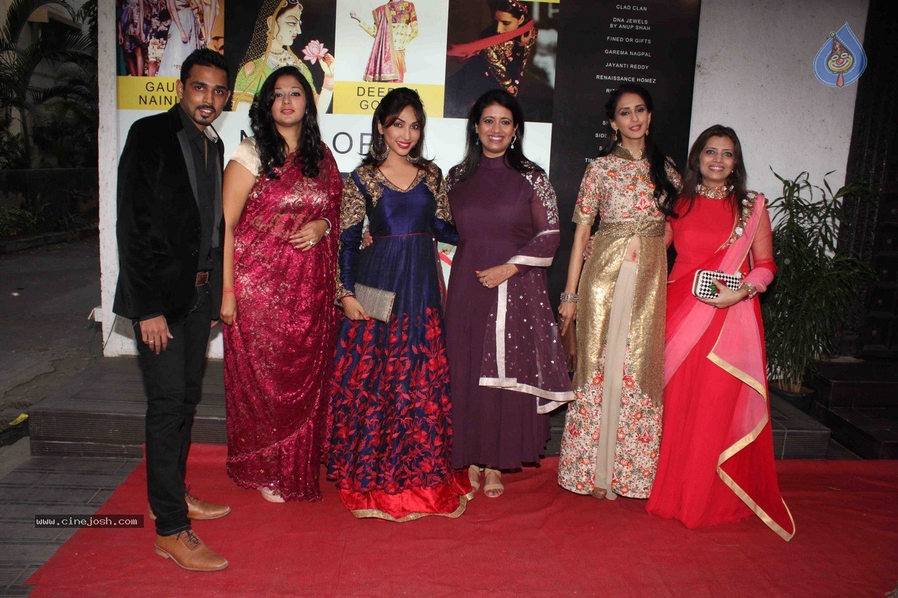 Celebs at DVAR Fashion Preview - 16 / 51 photos