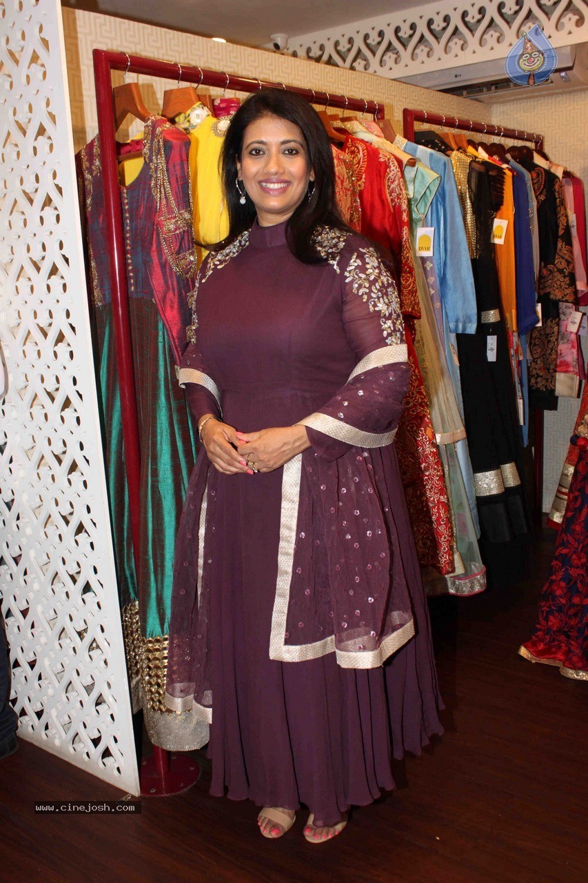 Celebs at DVAR Fashion Preview - 30 / 51 photos