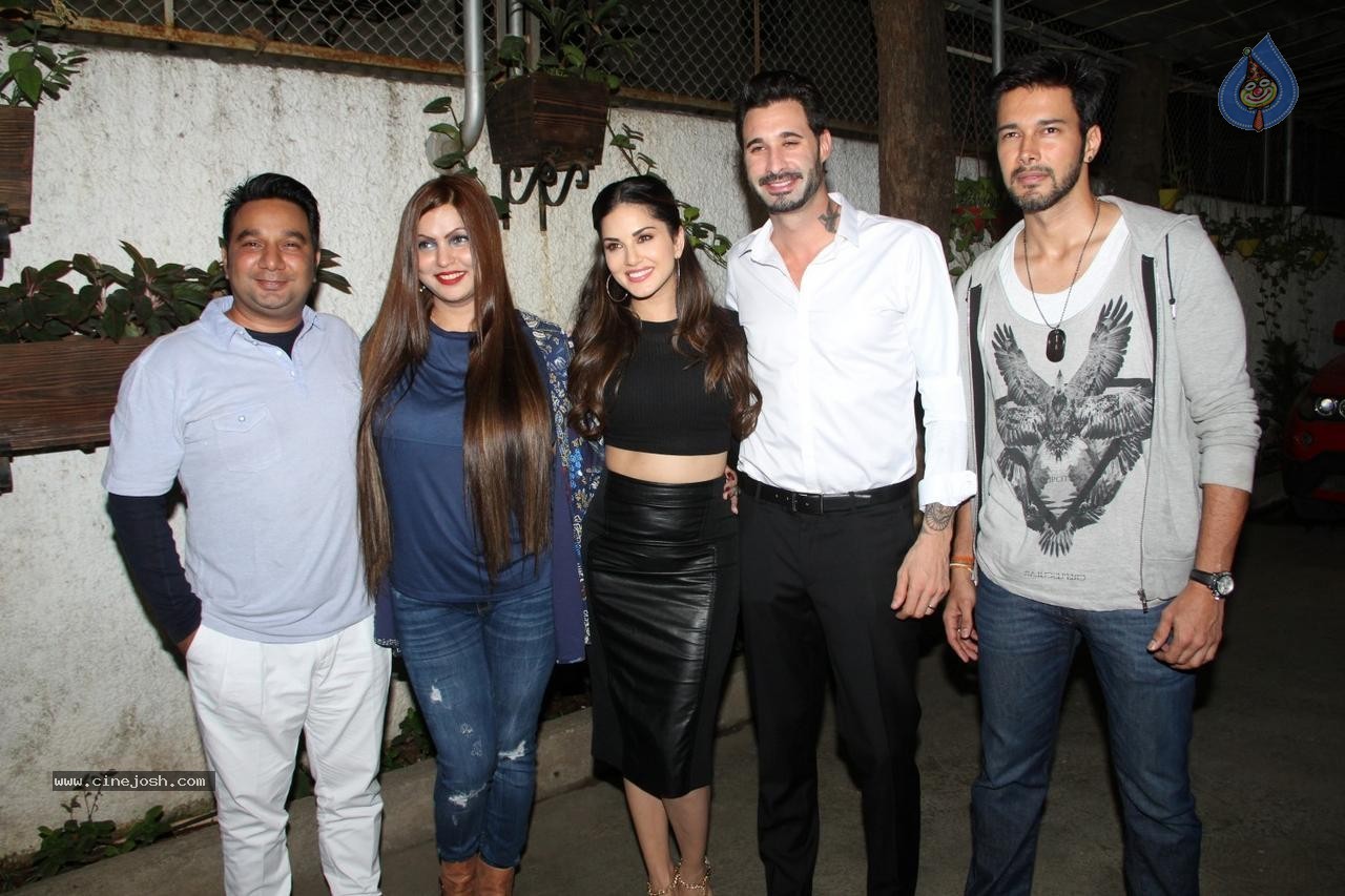 Celebs at Ek Paheli Leela Special Show - 16 / 44 photos