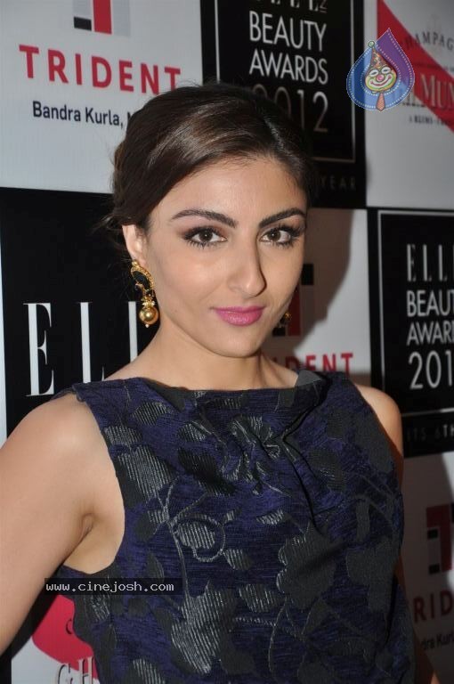 Celebs at Elle Beauty Awards 2012 - 6 / 59 photos
