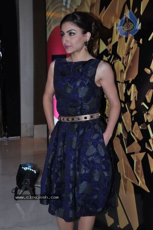 Celebs at Elle Beauty Awards 2012 - 15 / 59 photos