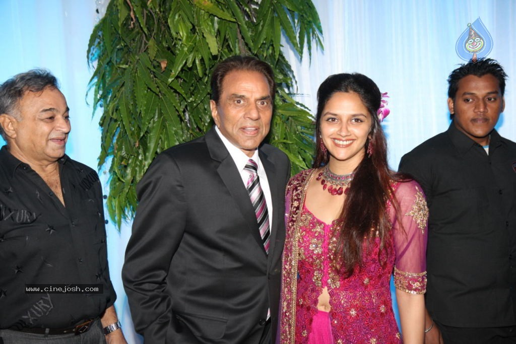 Celebs at Esha Deol Reception Photos - 19 / 89 photos