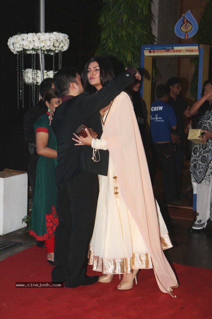 Celebs at Esha Deol Reception Photos - 84 / 89 photos